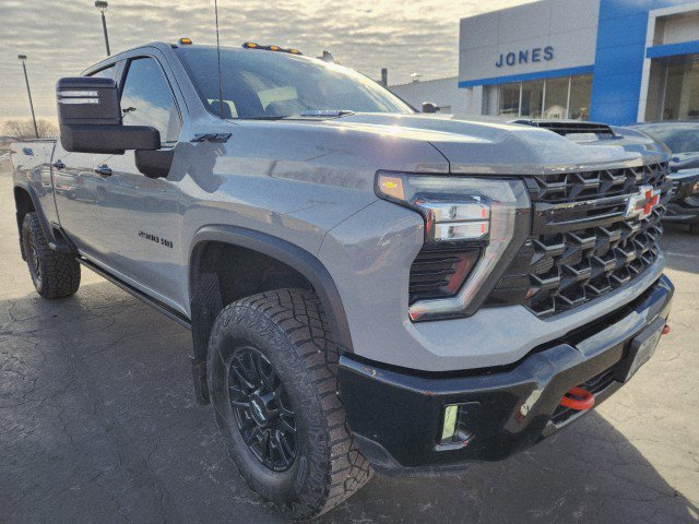 Used 2024 Chevrolet Silverado 2500 ZR2 w/ Technology Package image 7