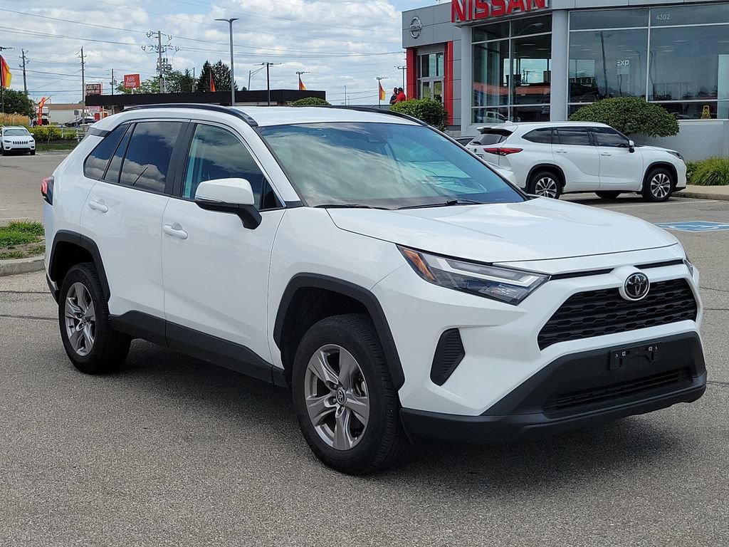 Used 2025 Toyota RAV4 XLE FWD image 4