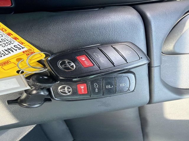 Used 2023 Toyota Crown AWD/4WD image 31