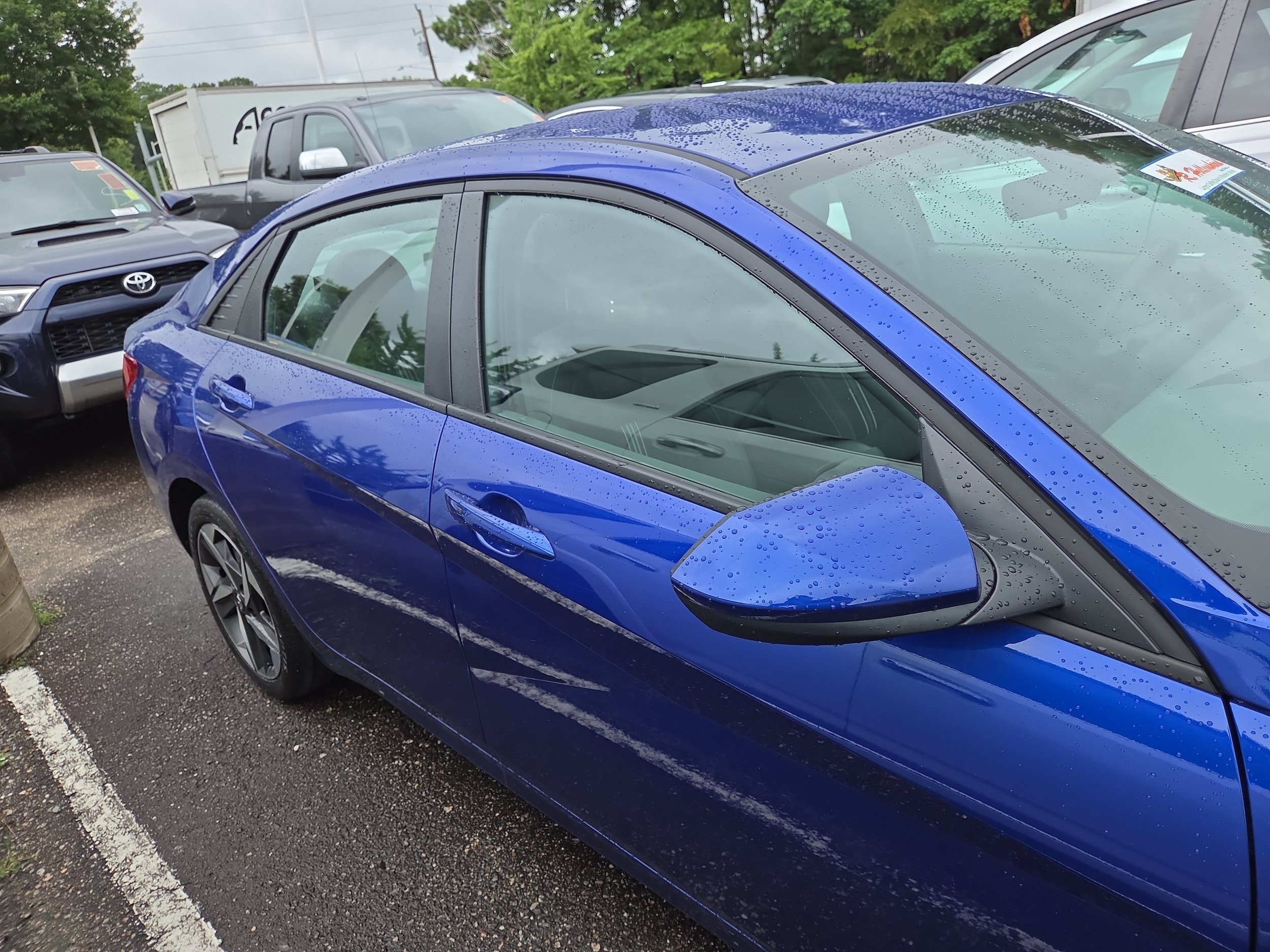 Used 2023 Hyundai Elantra SEL w/ Convenience Package FWD image 2