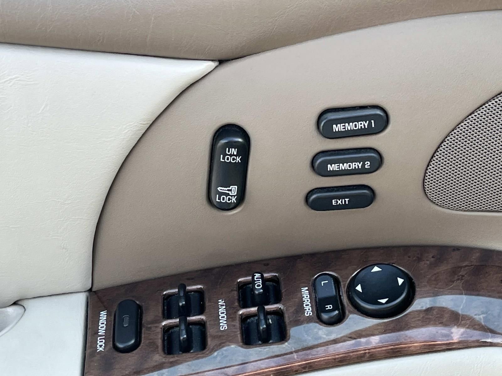 Used 2004 Buick Park Avenue FWD image 26