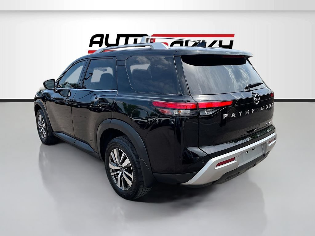 Used 2025 Nissan Pathfinder SL AWD/4WD image 5