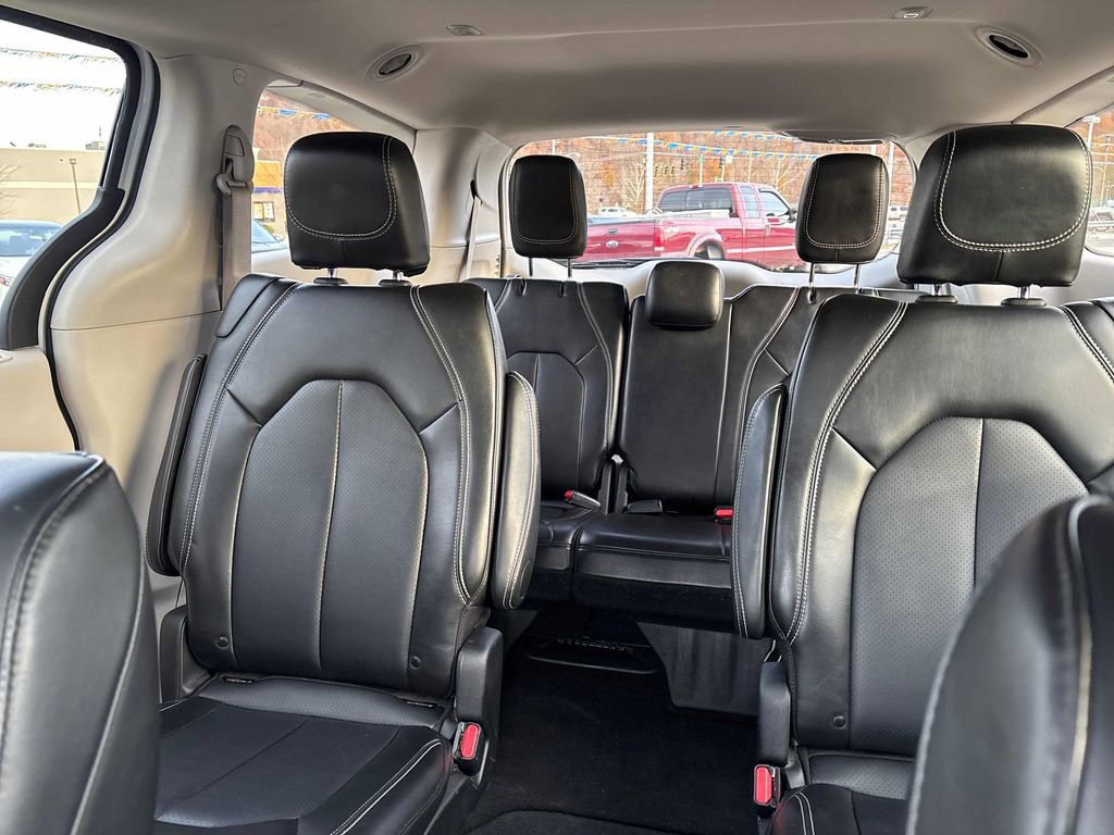 Used 2024 Chrysler Pacifica Touring-L image 34
