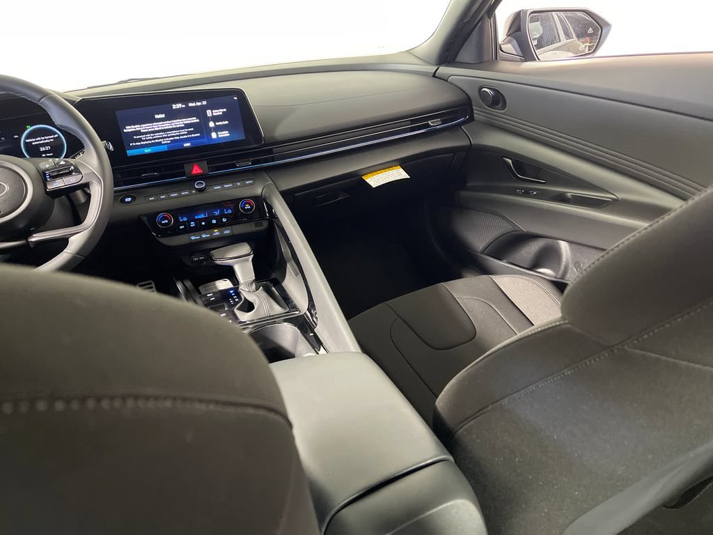 New 2026 Hyundai Elantra SEL FWD image 17