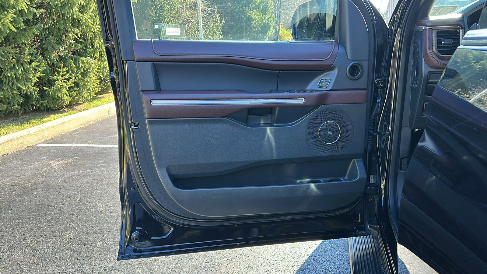 Used 2024 Ford Expedition Max Limited image 15