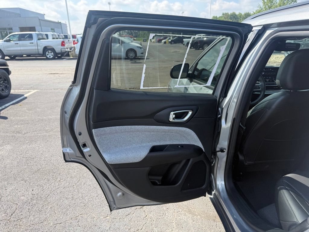 Used 2024 Jeep Compass Latitude AWD/4WD image 31