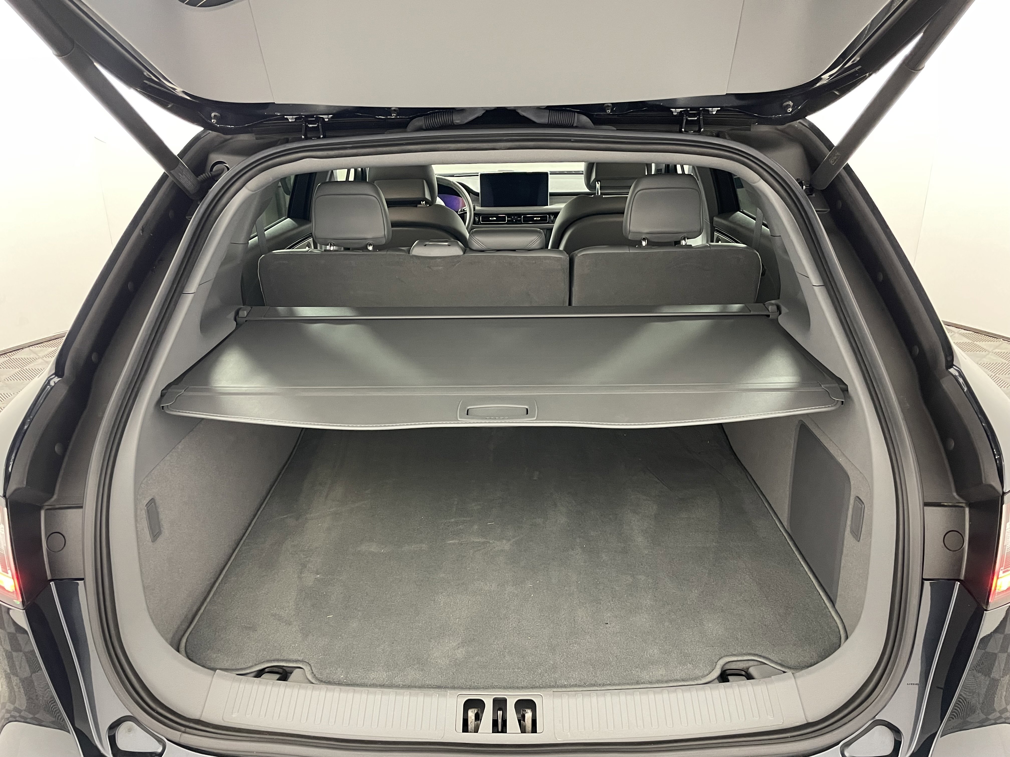 Used 2023 Lincoln Nautilus Reserve w/ Equipment Group 202A image 10