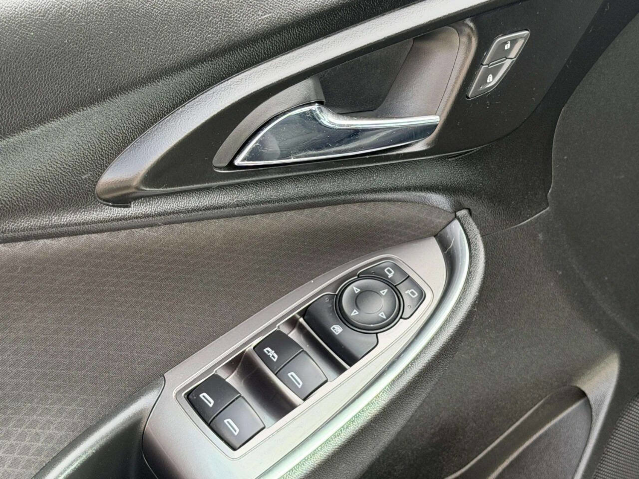 Used 2019 Chevrolet Malibu LT FWD image 17