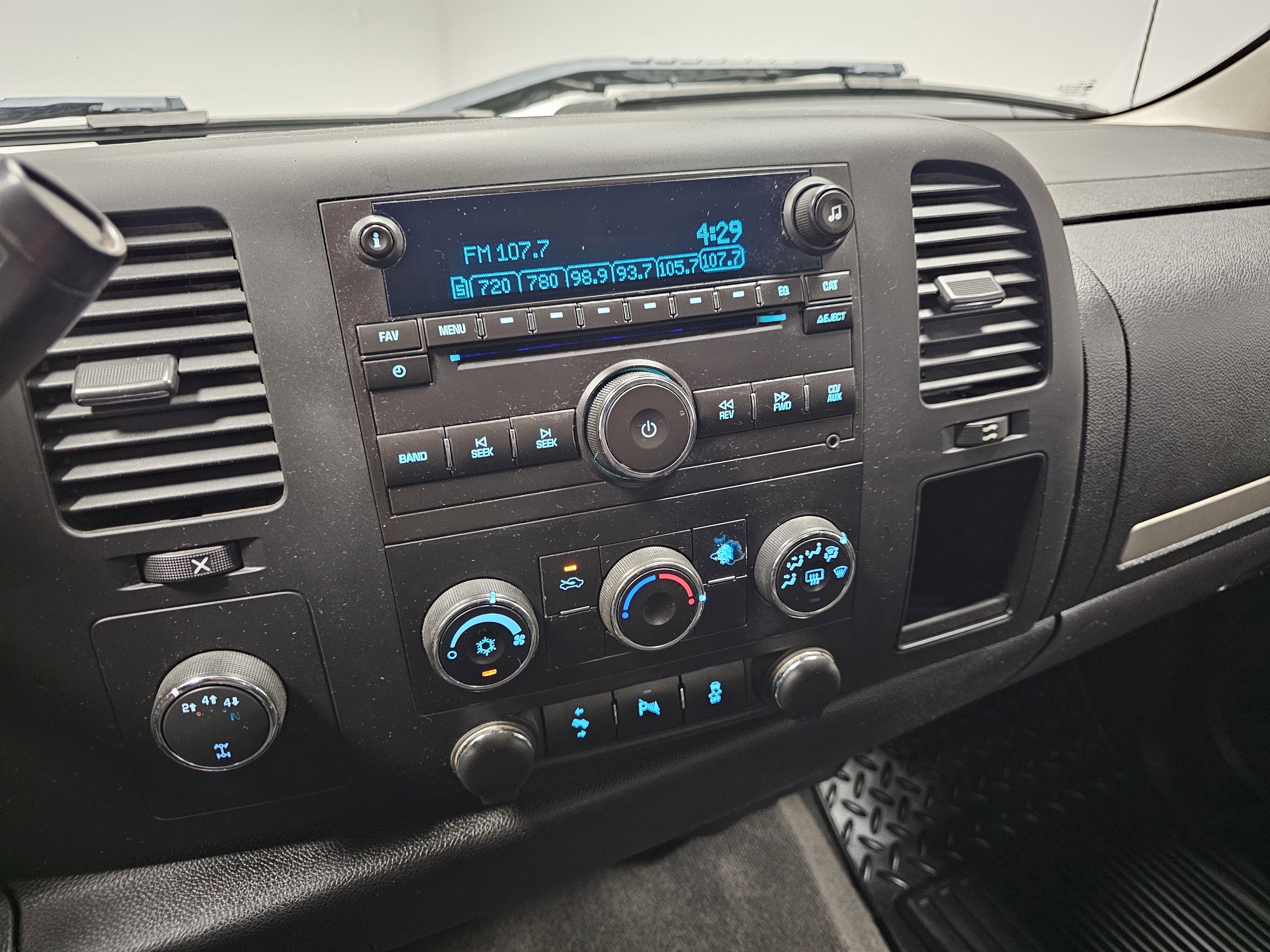 Used 2013 Chevrolet Silverado 2500 LT w/ Convenience Package AWD/4WD image 23