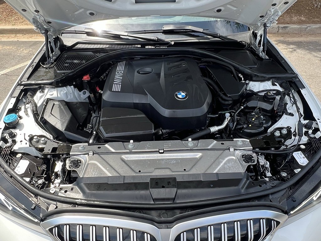 Used 2025 BMW 330i Sedan w/ M Sport Package image 8