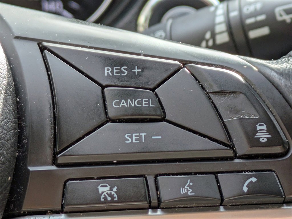 Used 2018 Nissan Rogue SV w/ Premium Package image 29