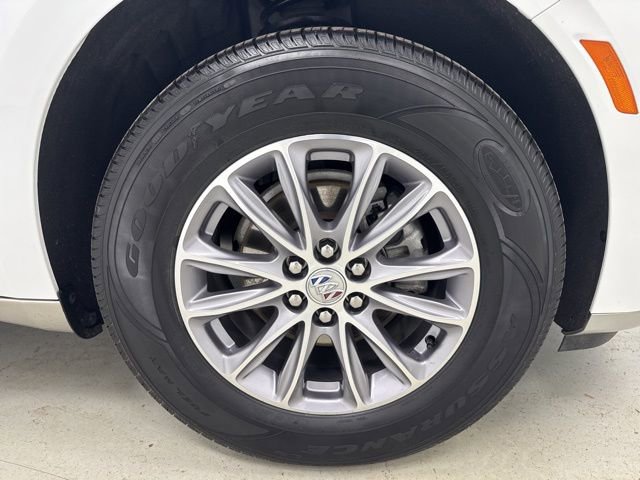 Used 2023 Buick Enclave Essence image 30