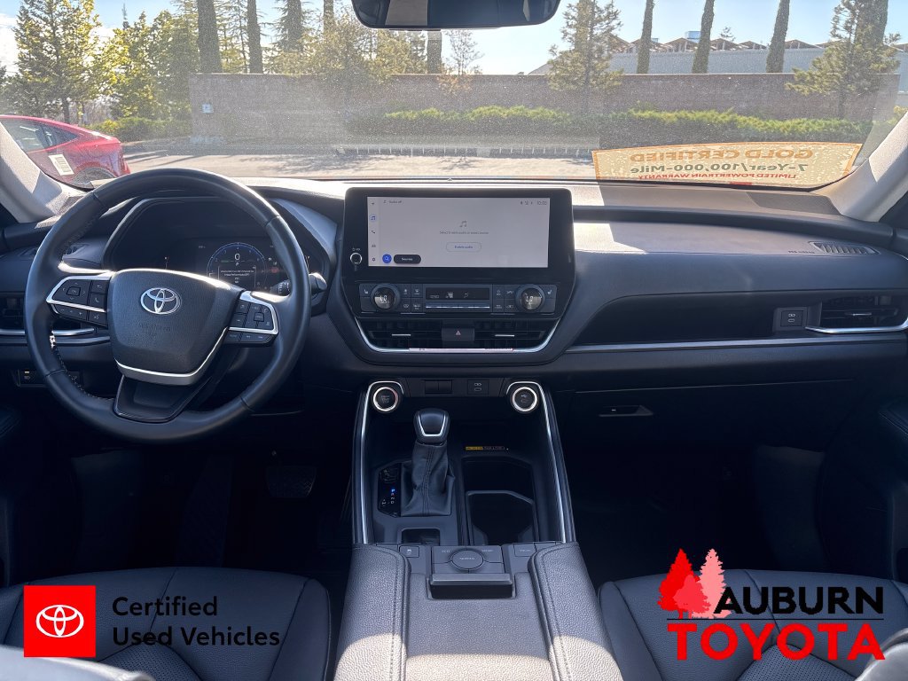 Used 2025 Toyota Grand Highlander AWD image 13