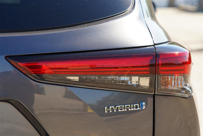 Used 2020 Toyota Highlander XLE AWD/4WD image 36