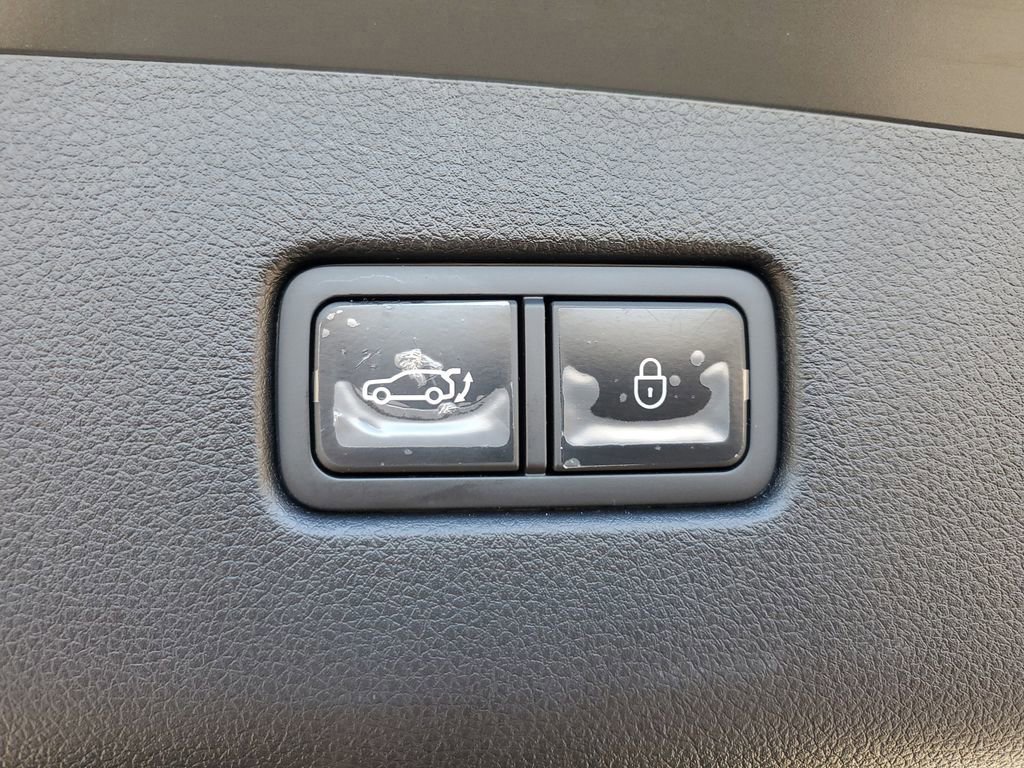 Used 2025 Genesis GV70 2.5T w/ Sport Prestige Package image 16