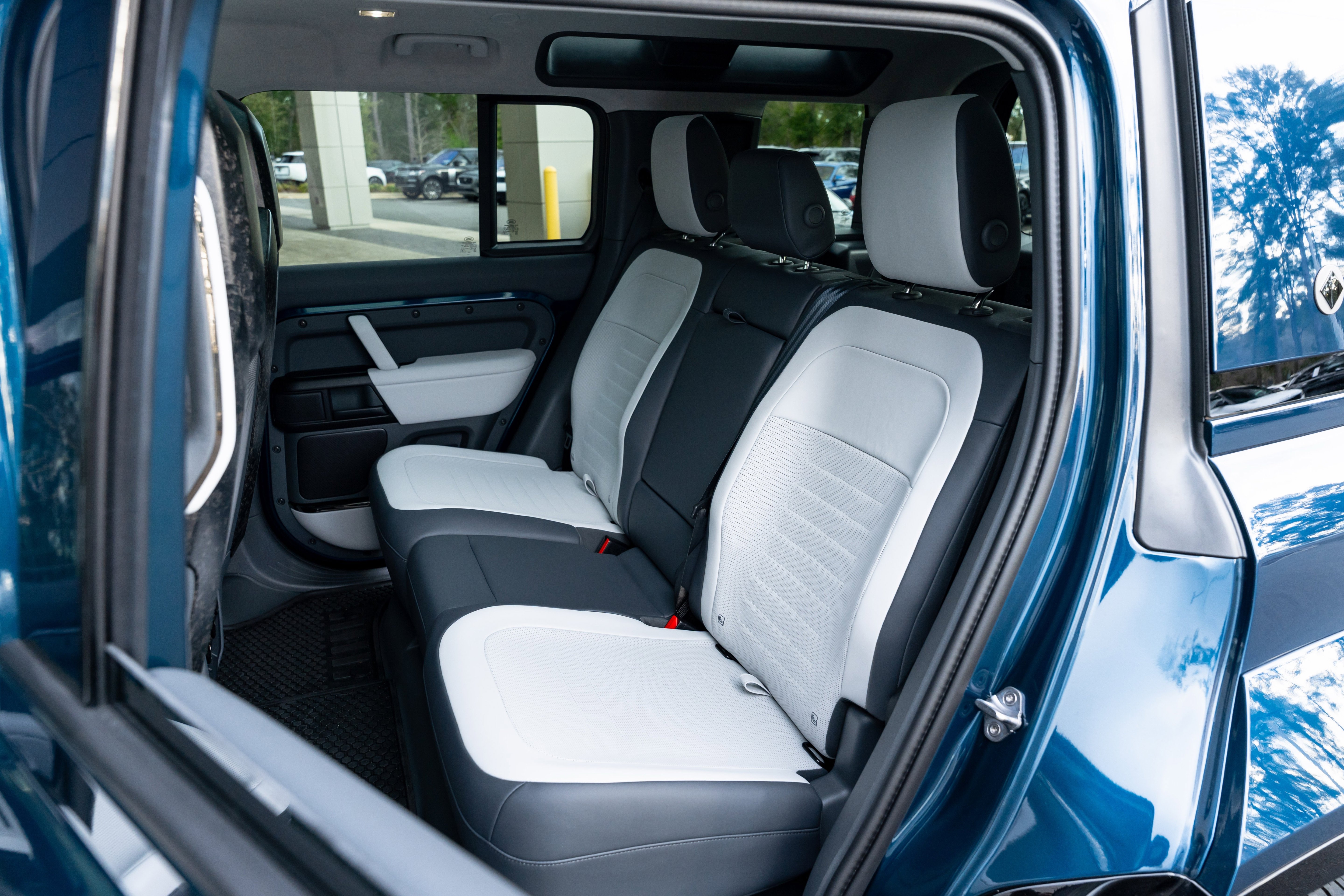 Used 2026 Land Rover Defender 110 OCTA image 26