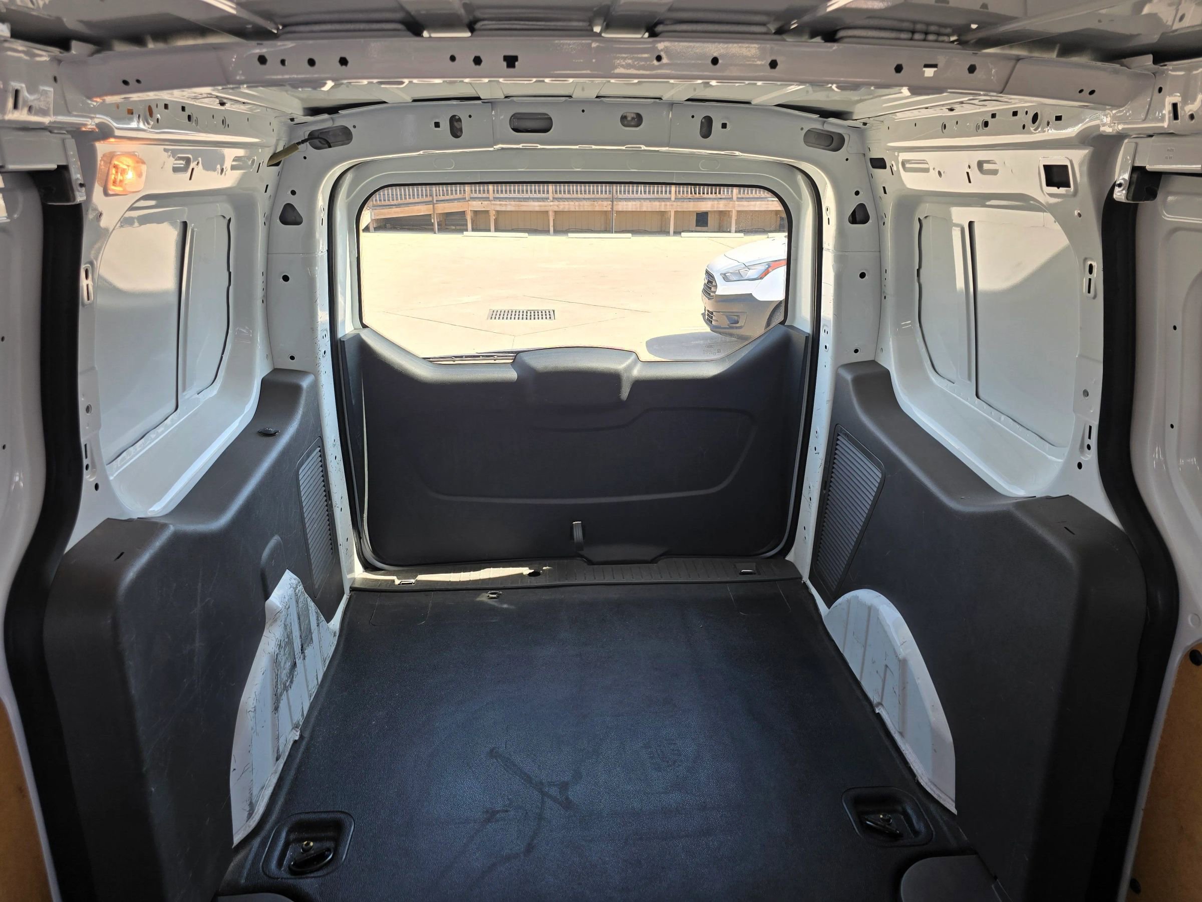 Used 2020 Ford Transit Connect XL image 26