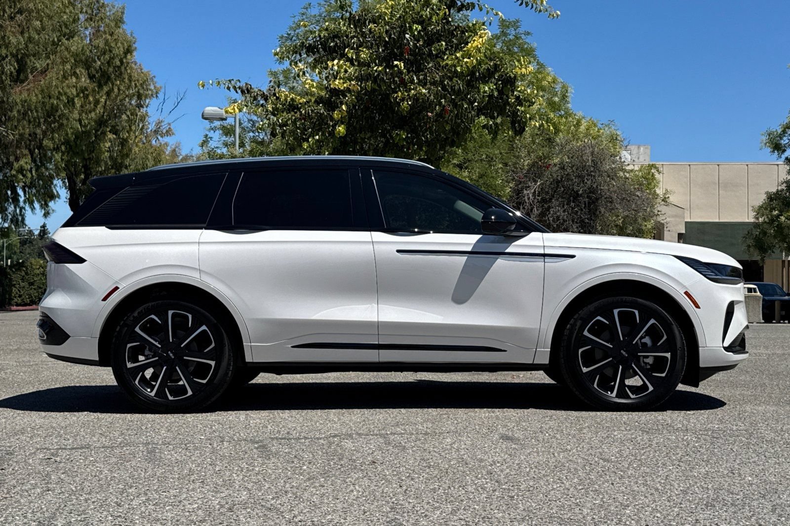 New 2026 Lincoln Nautilus Reserve AWD/4WD image 3