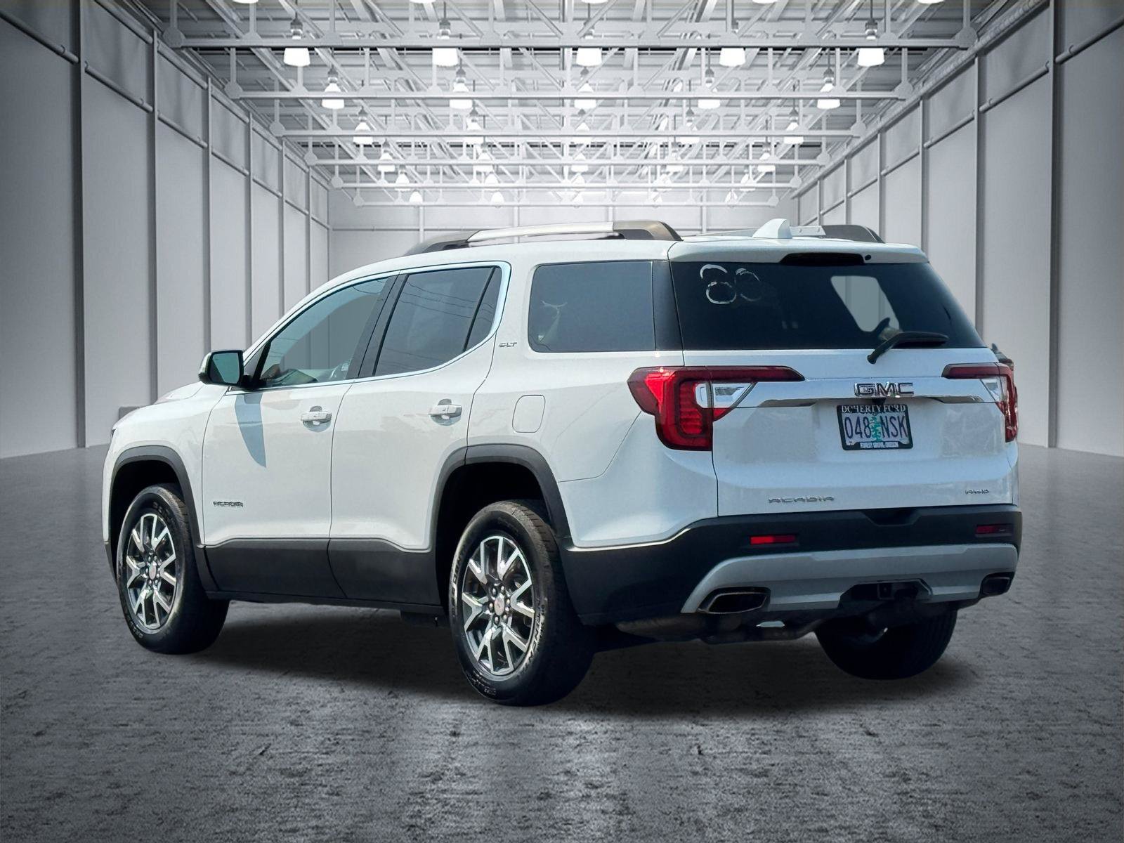 Used 2022 GMC Acadia SLT w/ Technology Package AWD/4WD image 10