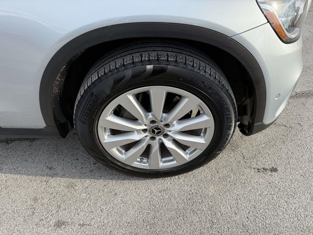 Used 2021 Mercedes-Benz GLC 300 4MATIC w/ Premium Package image 13