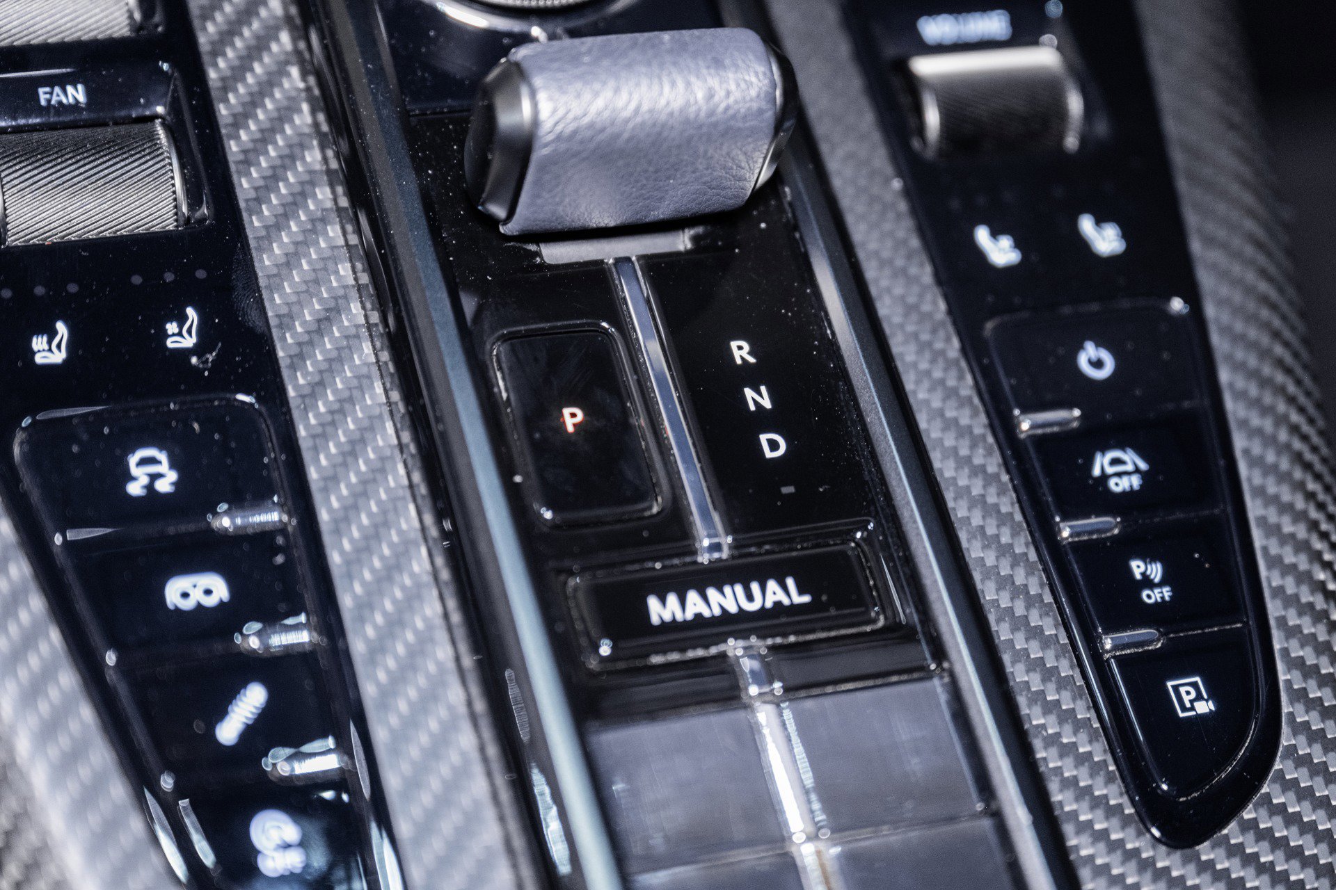 Used 2025 Aston Martin V8 Vantage Coupe image 35