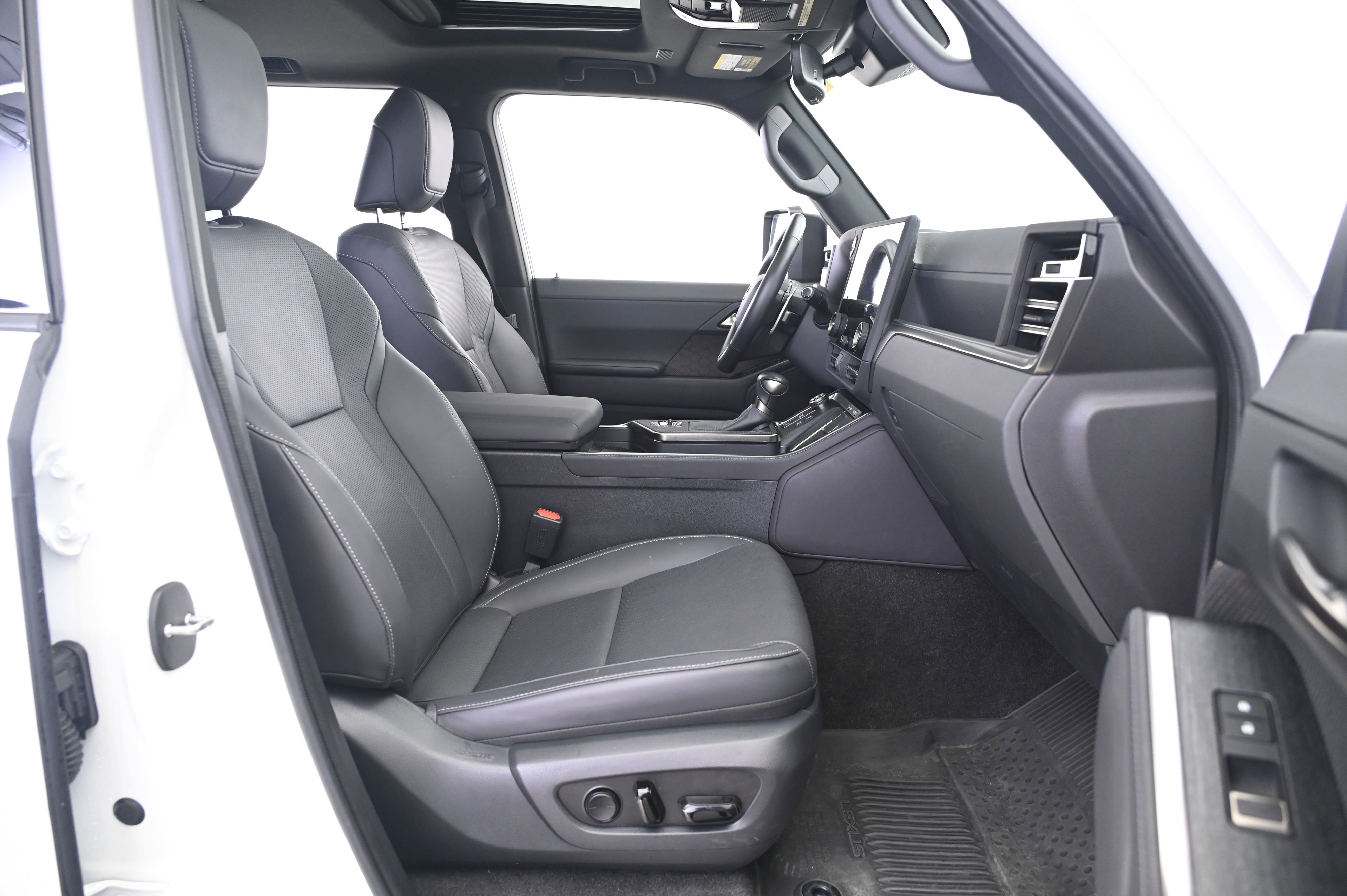 Used 2024 Lexus GX 550 w/ Accessory Package (Z1) AWD/4WD image 25