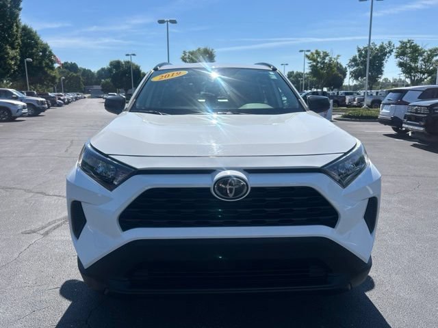 Used 2019 Toyota RAV4 LE FWD image 2
