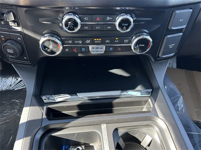 New 2026 Ford F350 Lariat w/ Black Appearance Package image 32