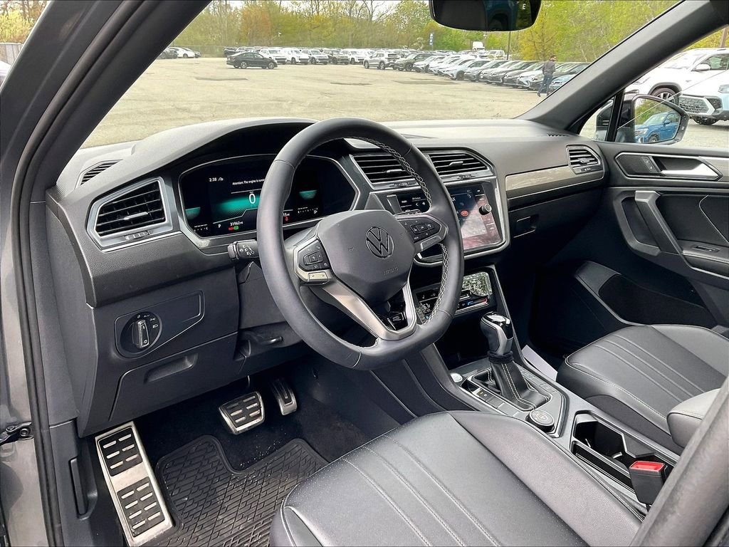 Used 2023 Volkswagen Tiguan SE R-Line AWD/4WD image 8