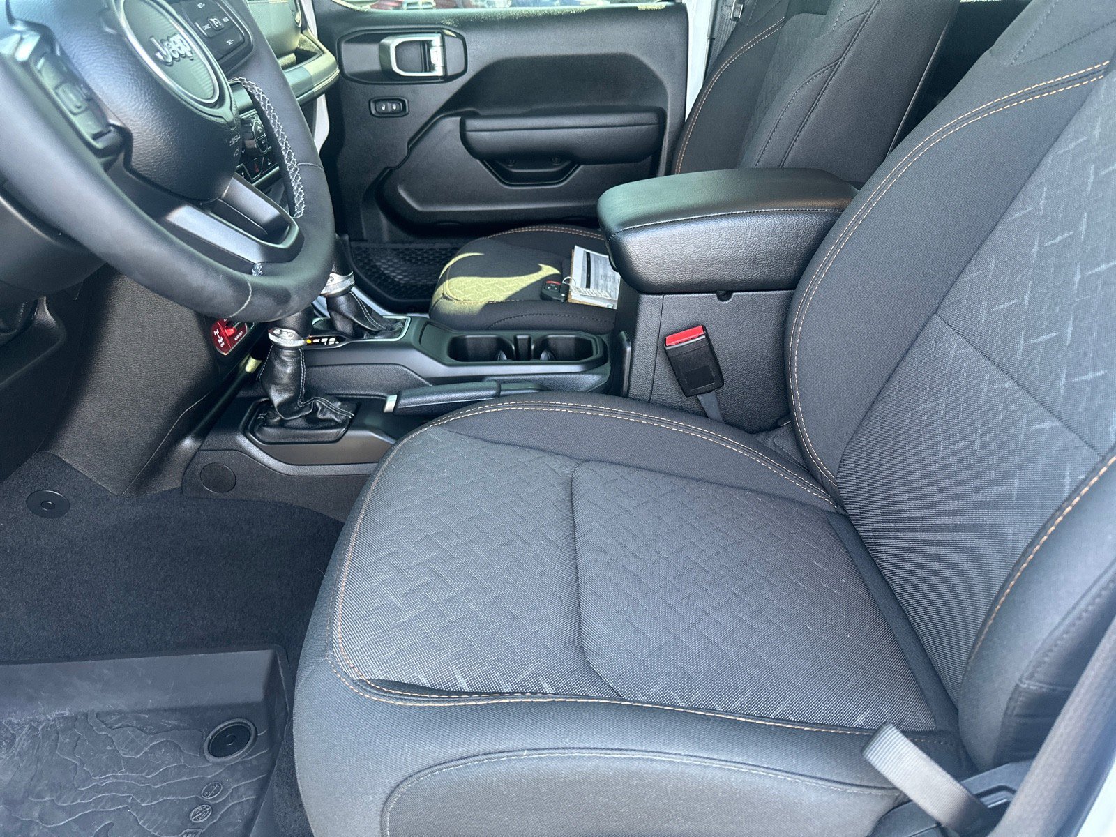 Used 2025 Jeep Gladiator Mojave w/ Convenience Group image 14