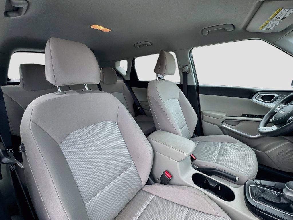 Certified 2023 Kia Soul LX w/ LX Technology Package FWD image 28