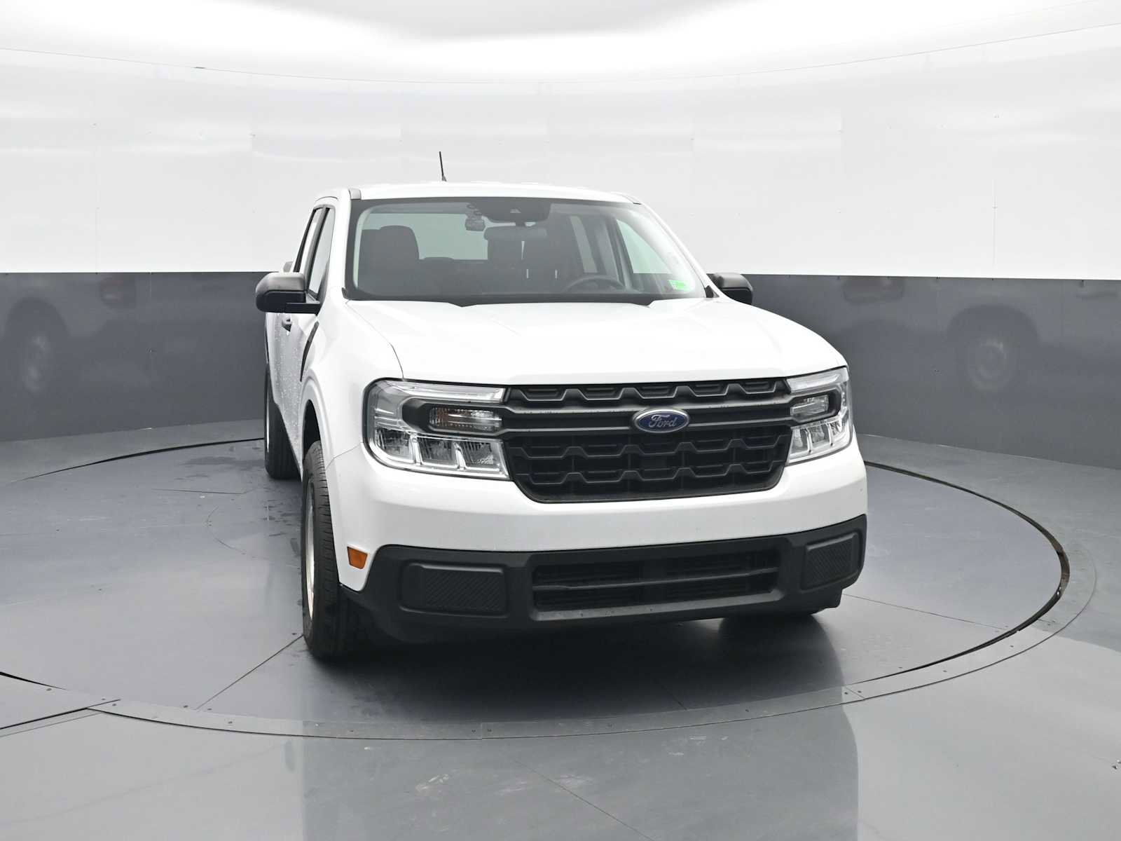 Used 2023 Ford Maverick XL image 2