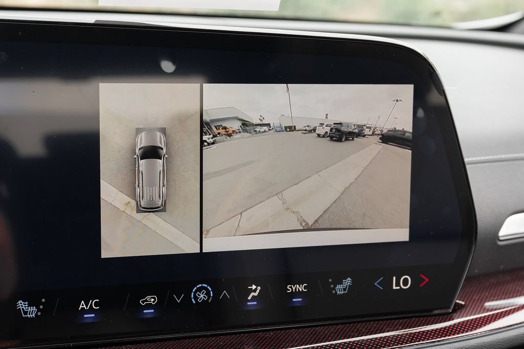 New 2026 Chevrolet Traverse Z71 w/ Enhanced Driving Package AWD/4WD image 29