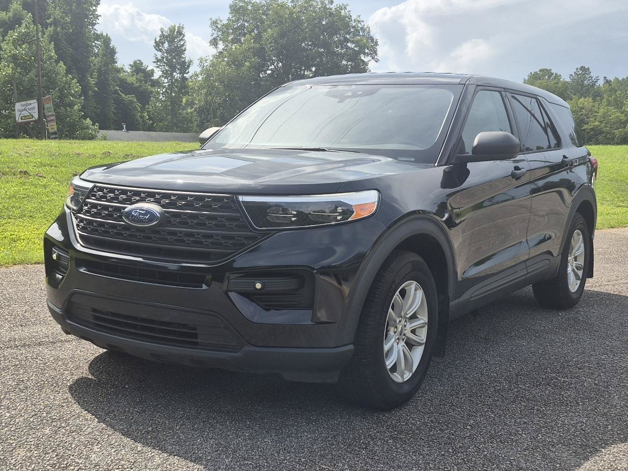 Used 2021 Ford Explorer 4WD w/ Class III Trailer Tow Package image 1