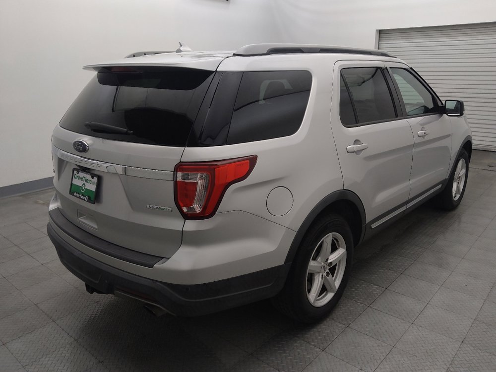 Used 2019 Ford Explorer XLT w/ Equipment Group 202A image 9
