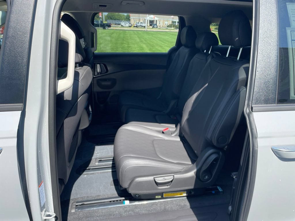 New 2027 Kia Carnival FWD image 10