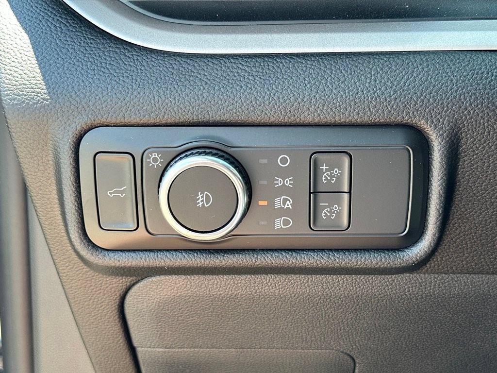 Used 2023 Ford Explorer XLT w/ Equipment Group 202A AWD/4WD image 22