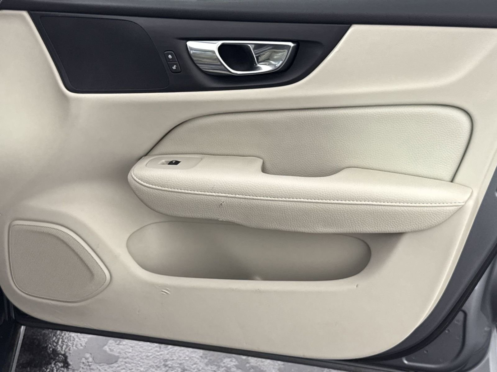 Used 2021 Volvo S60 T8 R-Design Expression image 37