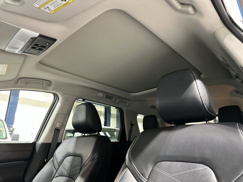 Used 2024 Nissan Pathfinder Platinum image 16