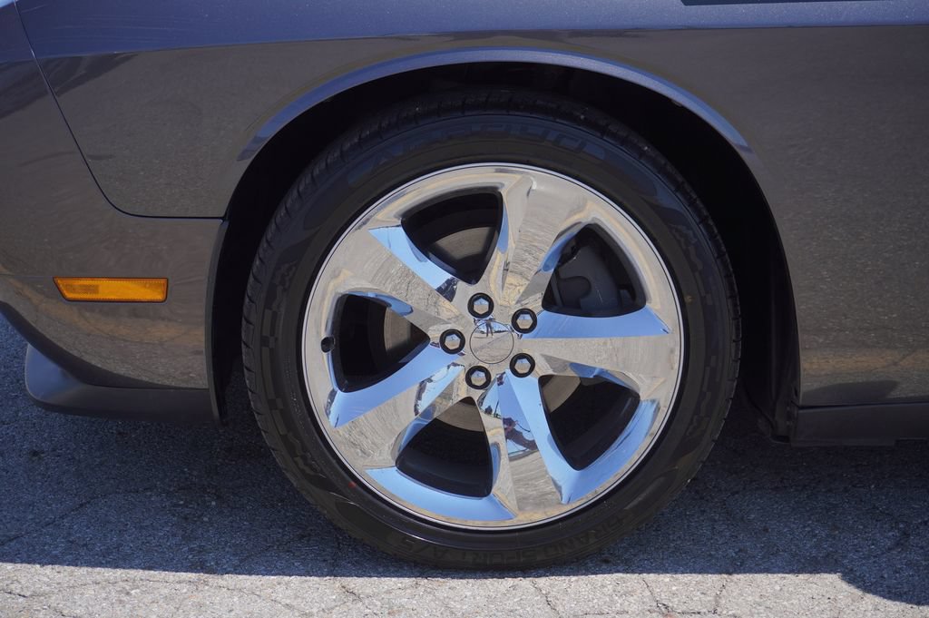Used 2014 Dodge Challenger R/T Plus RWD image 10