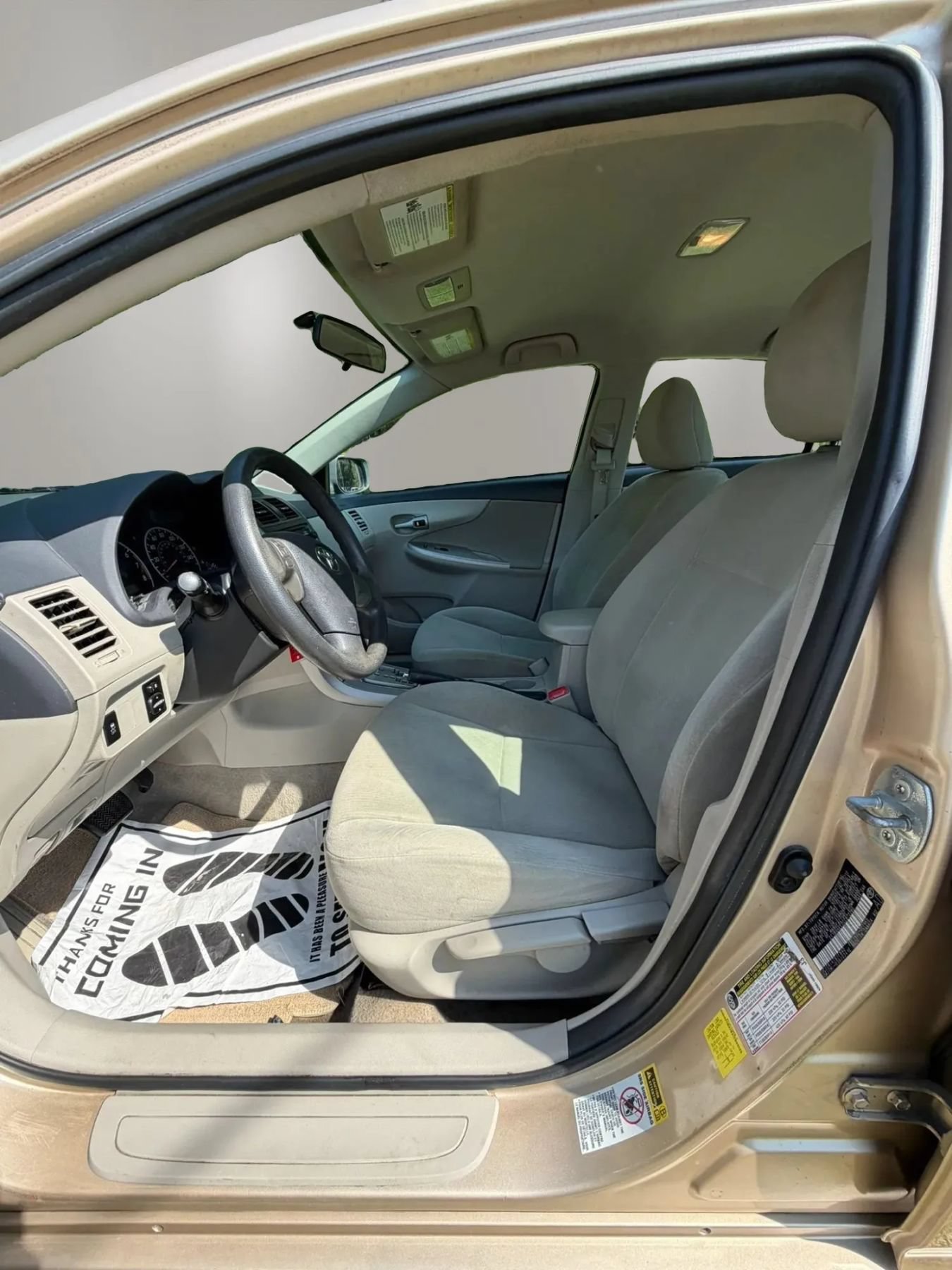 Used 2012 Toyota Corolla LE FWD image 9