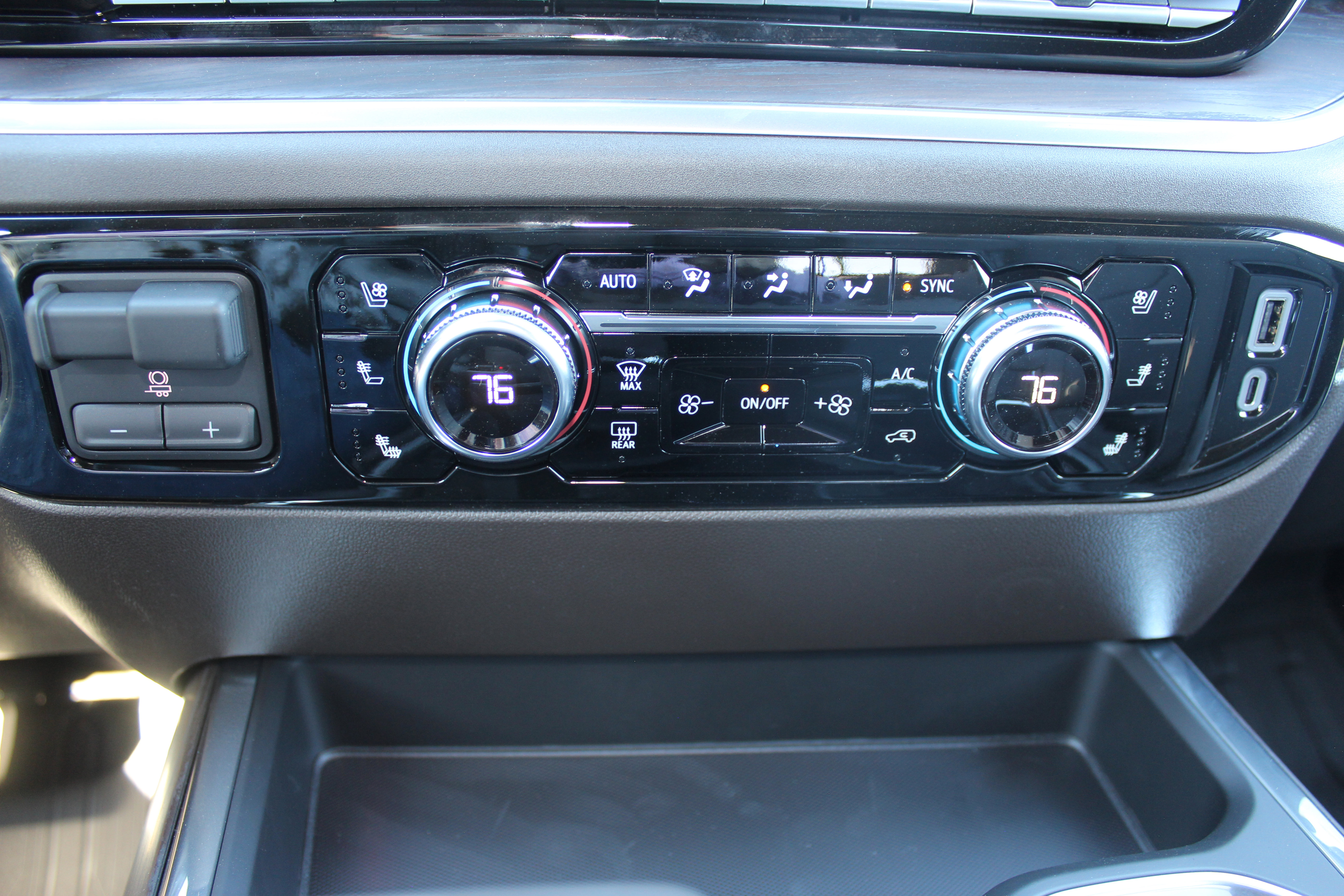 New 2026 GMC Sierra 1500 SLT image 41