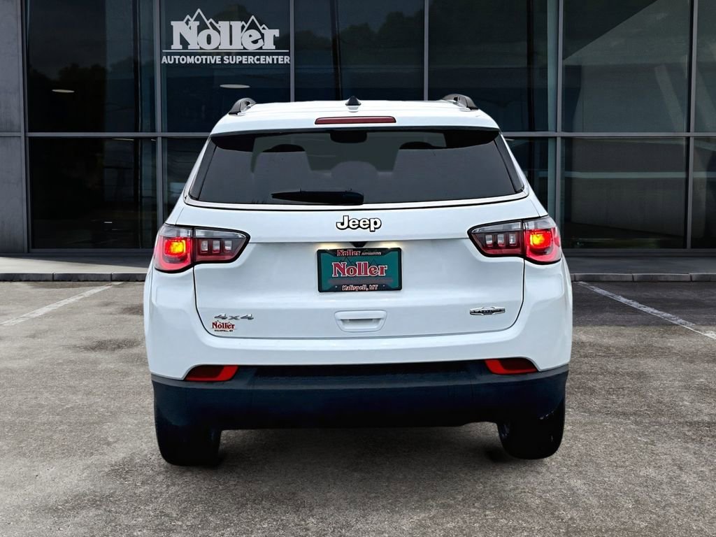 Used 2024 Jeep Compass Latitude image 4