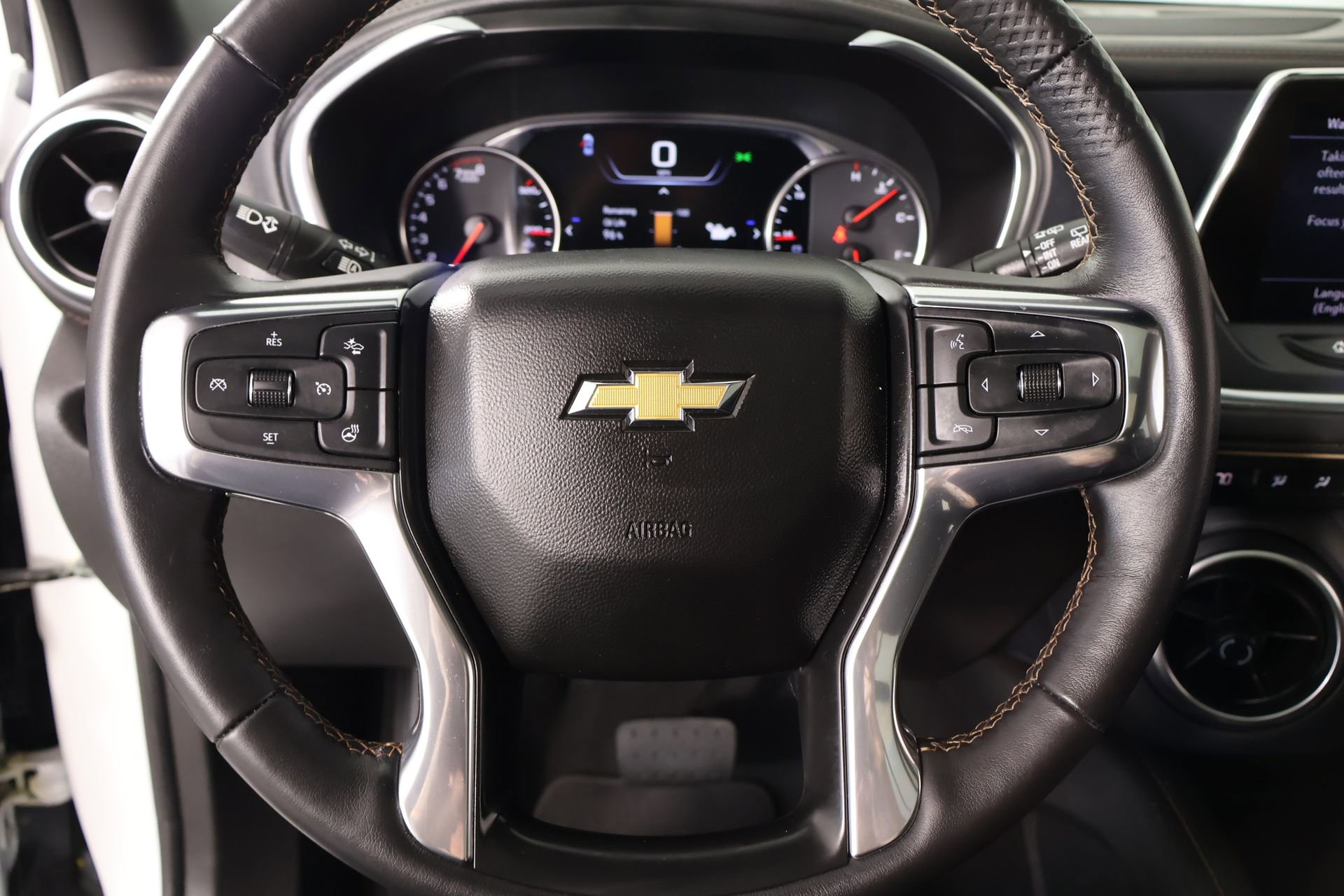 Used 2022 Chevrolet Blazer Premier w/ Enhanced Convenience Package FWD image 3