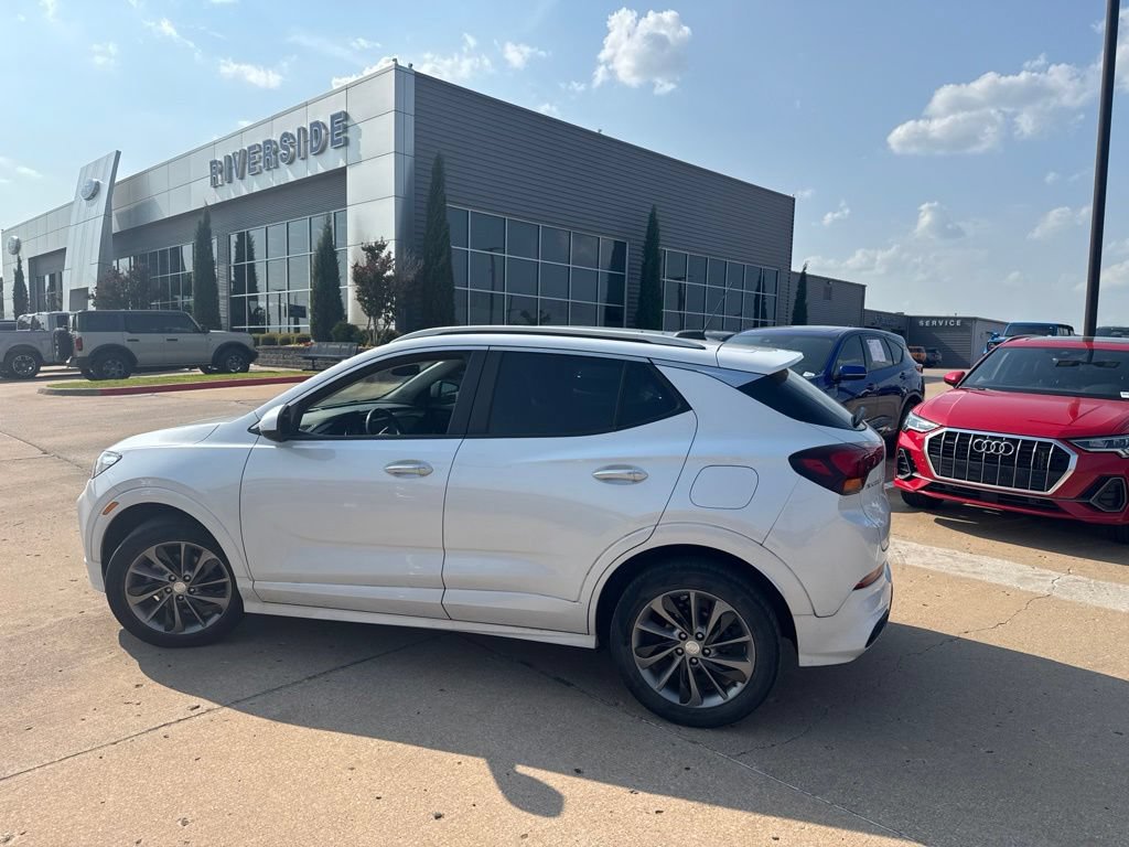 Used 2020 Buick Encore GX Select w/ Sport Touring Package FWD image 1