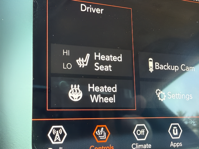 Used 2020 Jeep Cherokee Latitude Plus AWD/4WD image 11