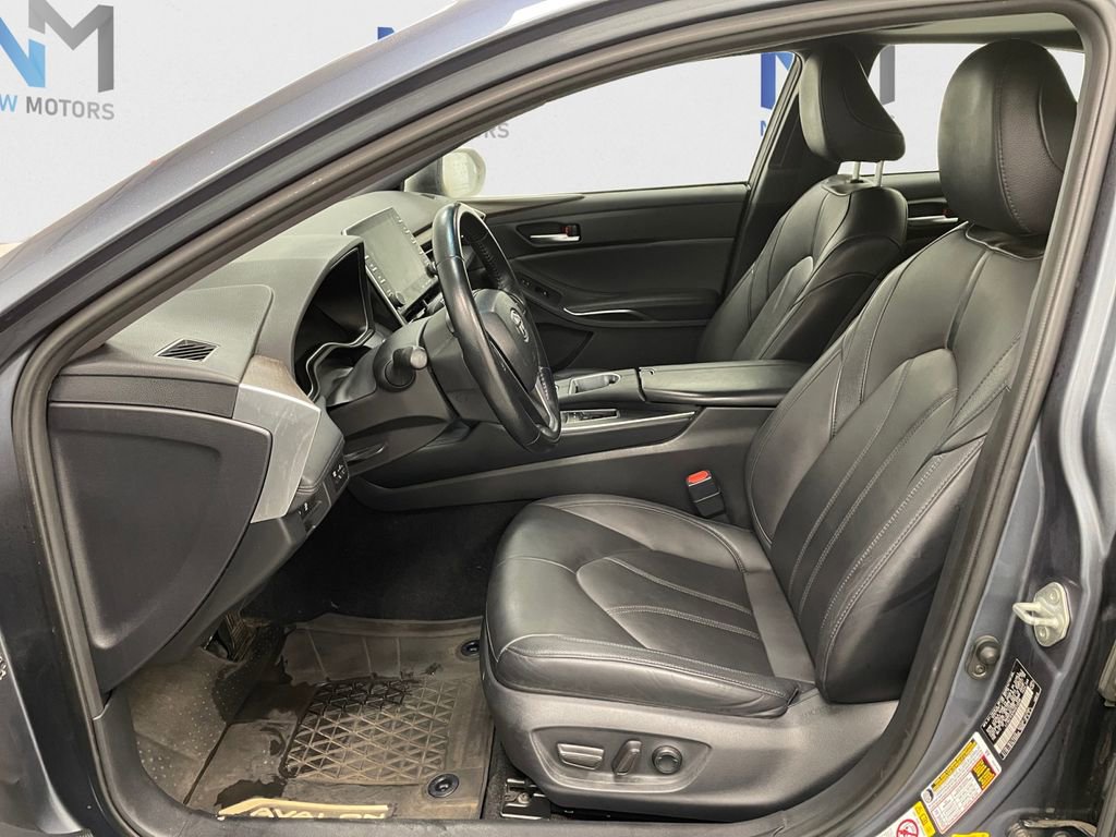 Used 2019 Toyota Avalon XLE w/ Moonroof Package FWD image 7