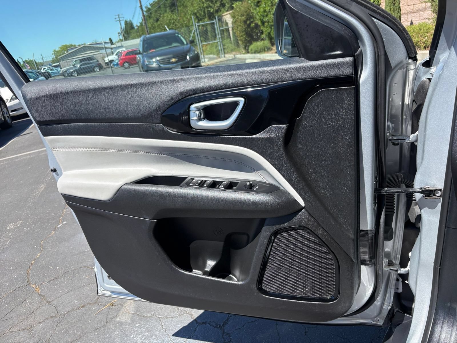 Used 2025 Jeep Compass Limited AWD/4WD image 18