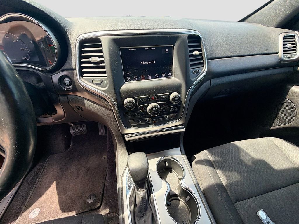 Used 2018 Jeep Grand Cherokee Laredo AWD/4WD image 25