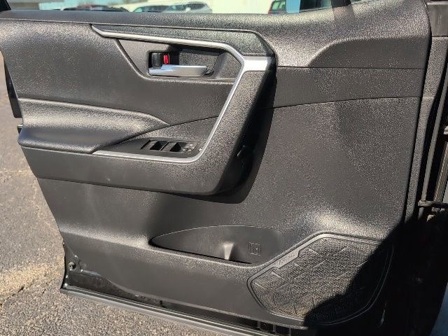 Used 2021 Toyota RAV4 XLE image 14